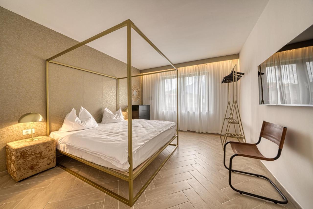 Goldfinger + Suites Lana Esterno foto