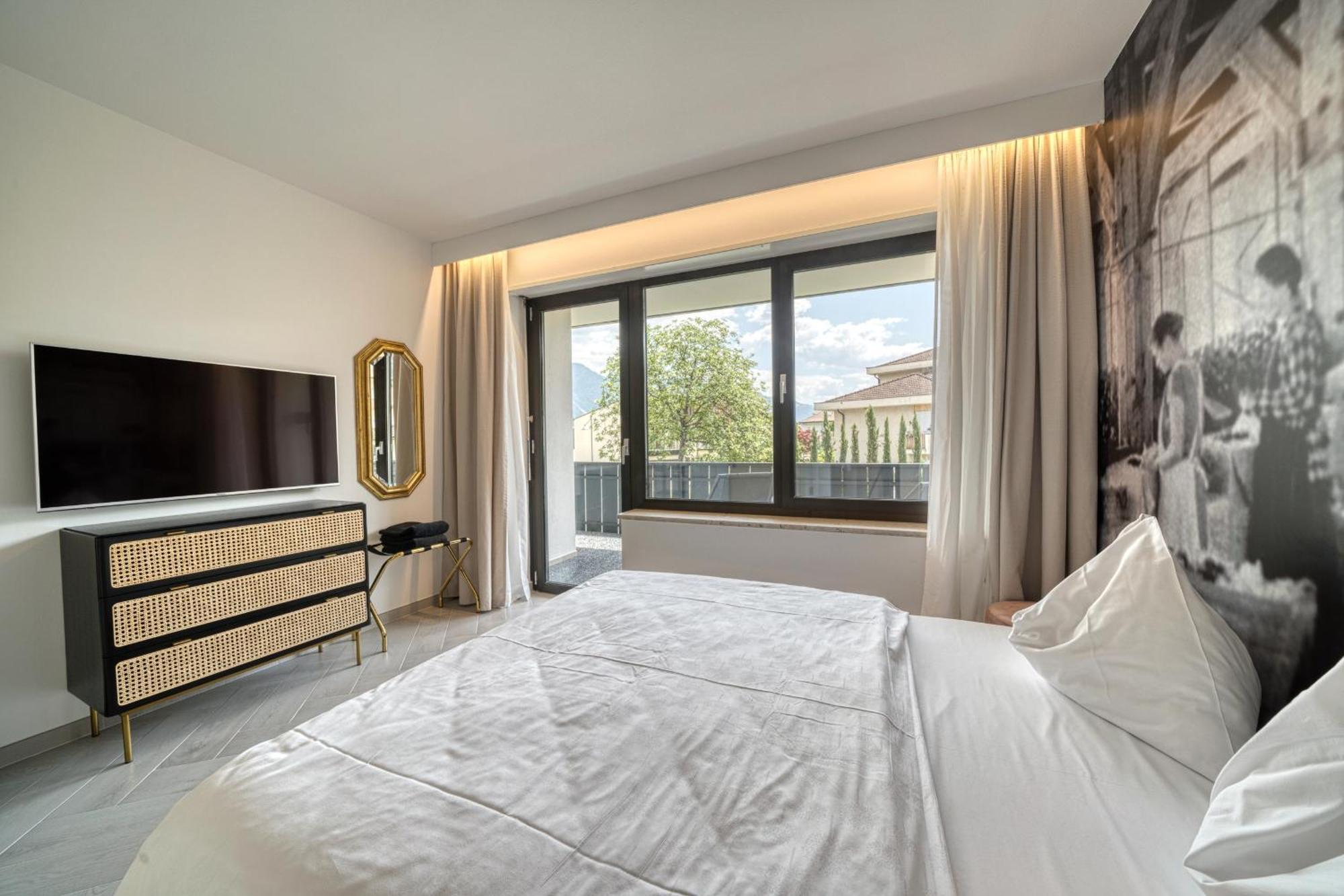 Goldfinger + Suites Lana Esterno foto