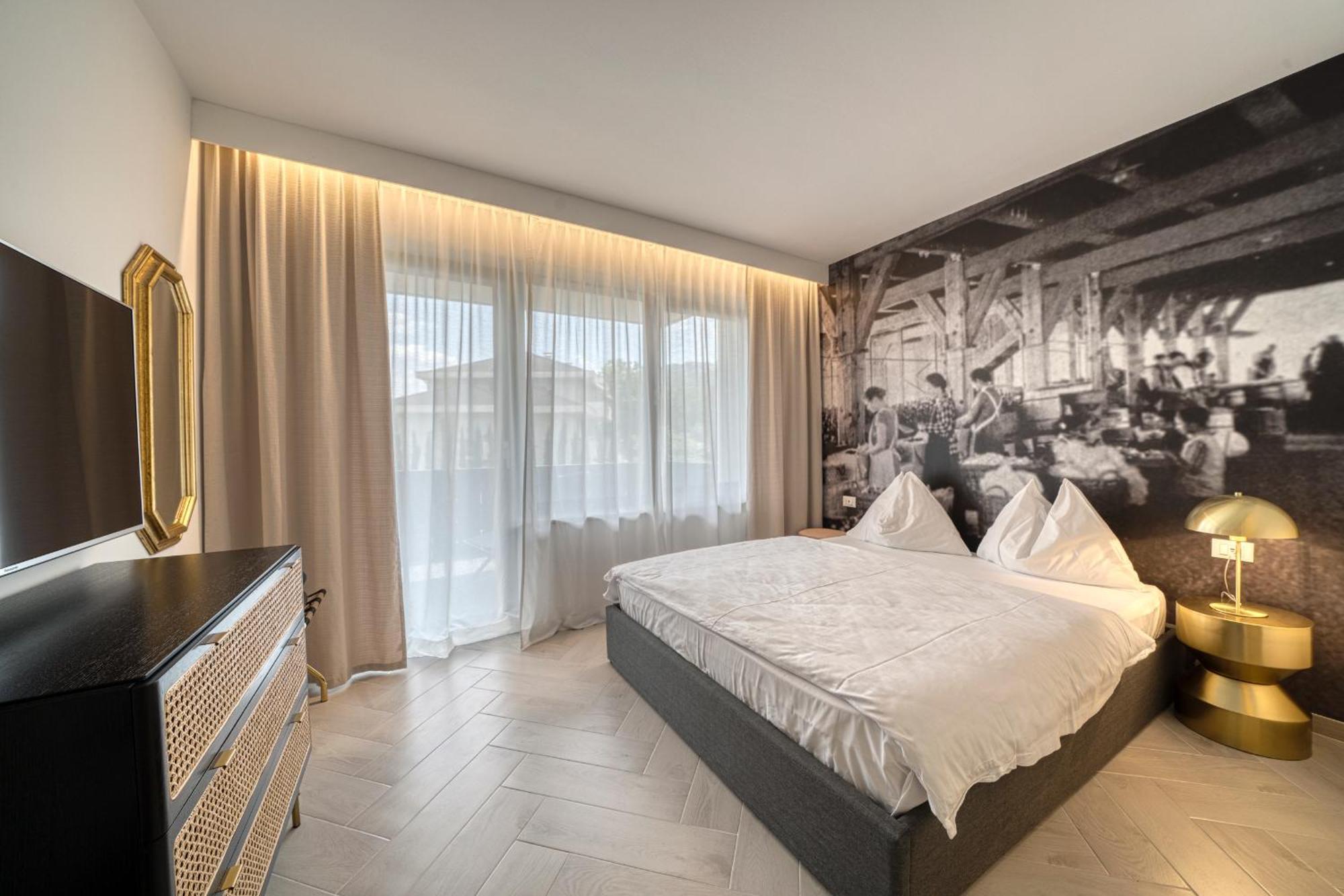 Goldfinger + Suites Lana Esterno foto
