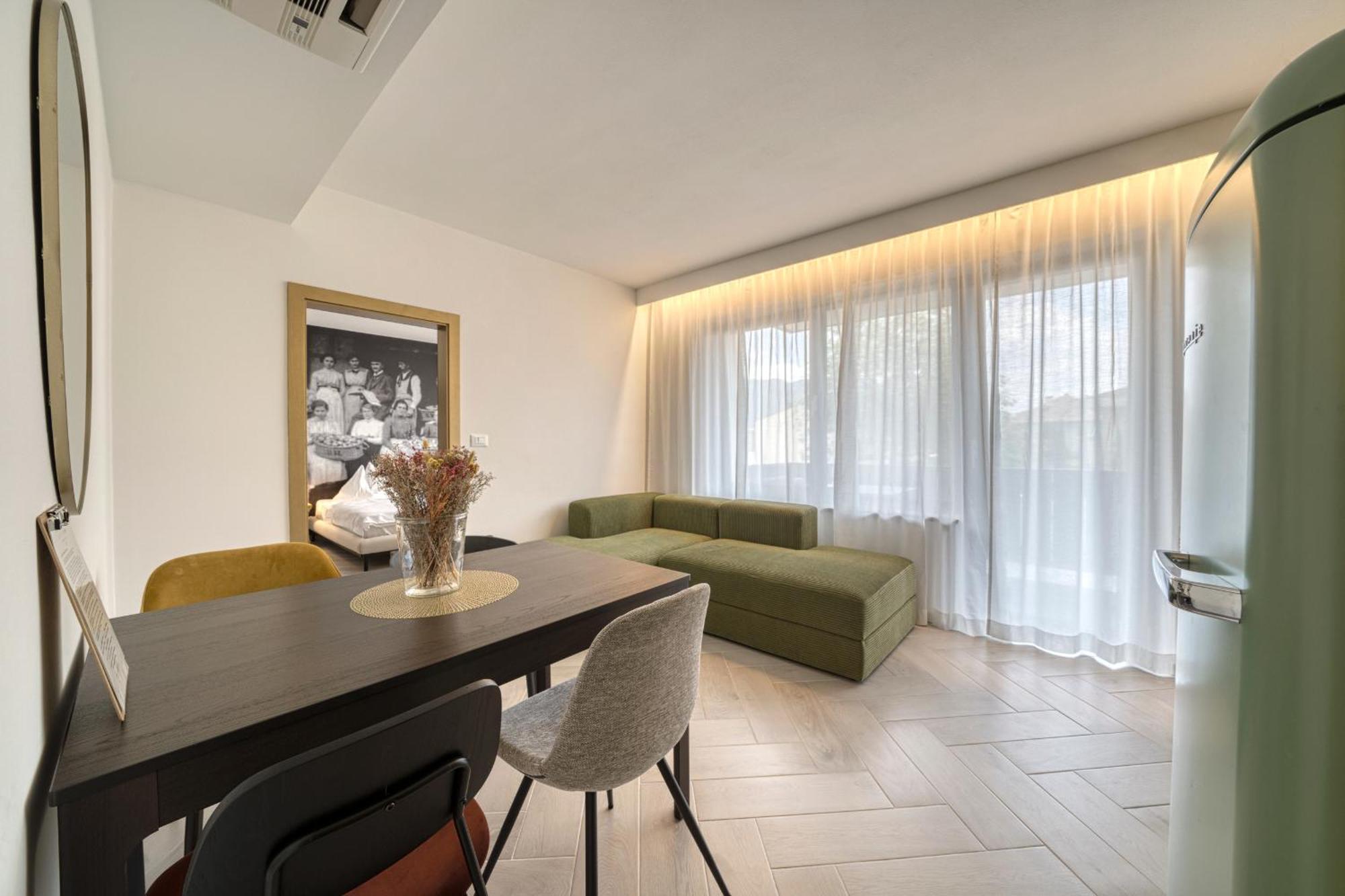 Goldfinger + Suites Lana Esterno foto