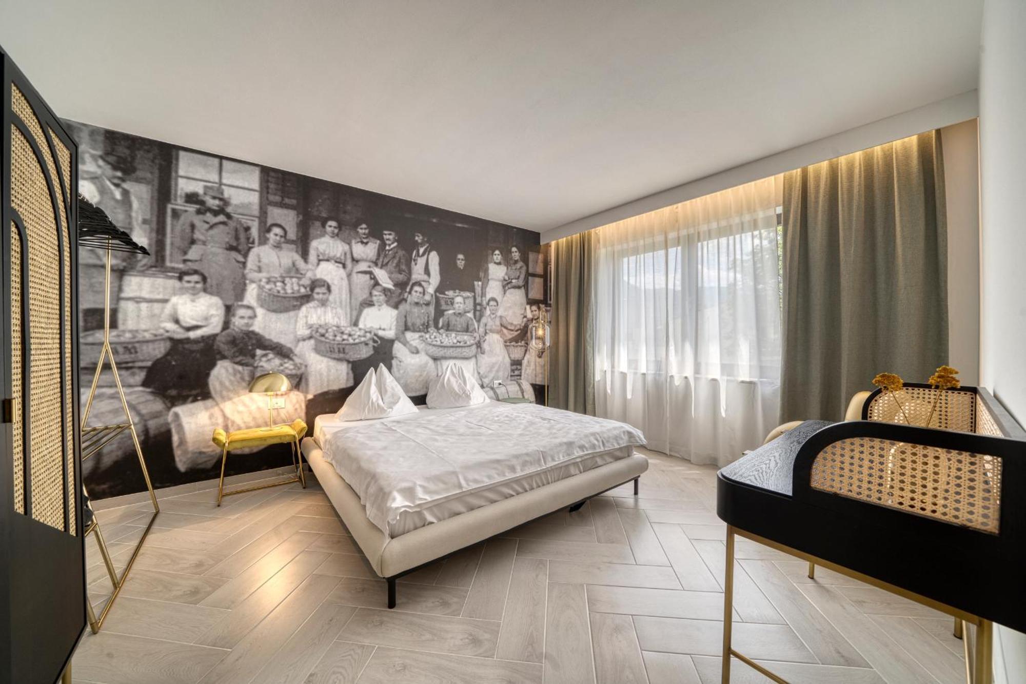 Goldfinger + Suites Lana Esterno foto
