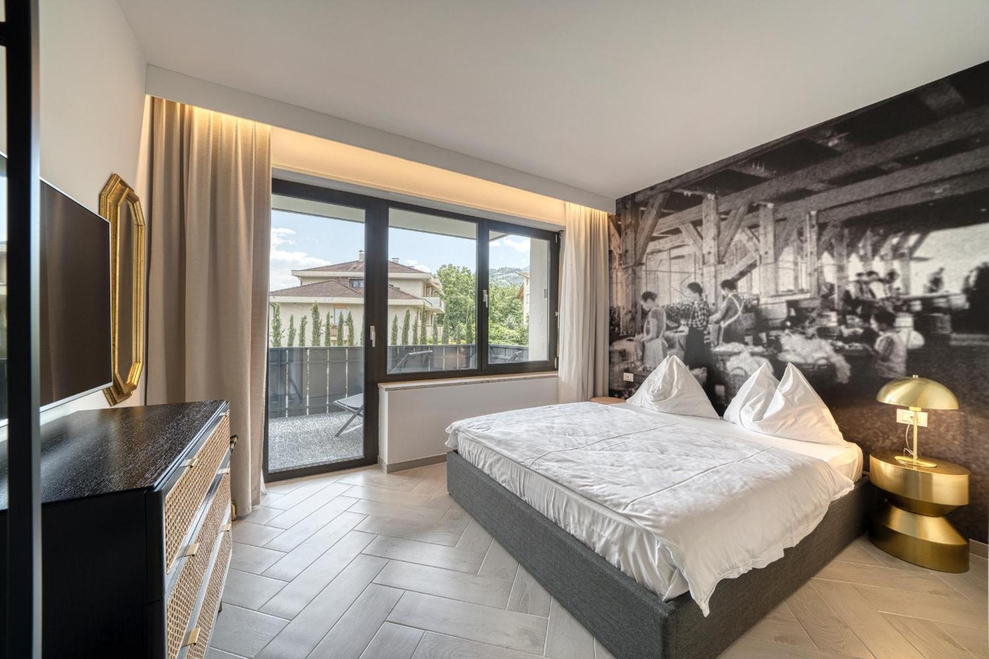 Goldfinger + Suites Lana Esterno foto