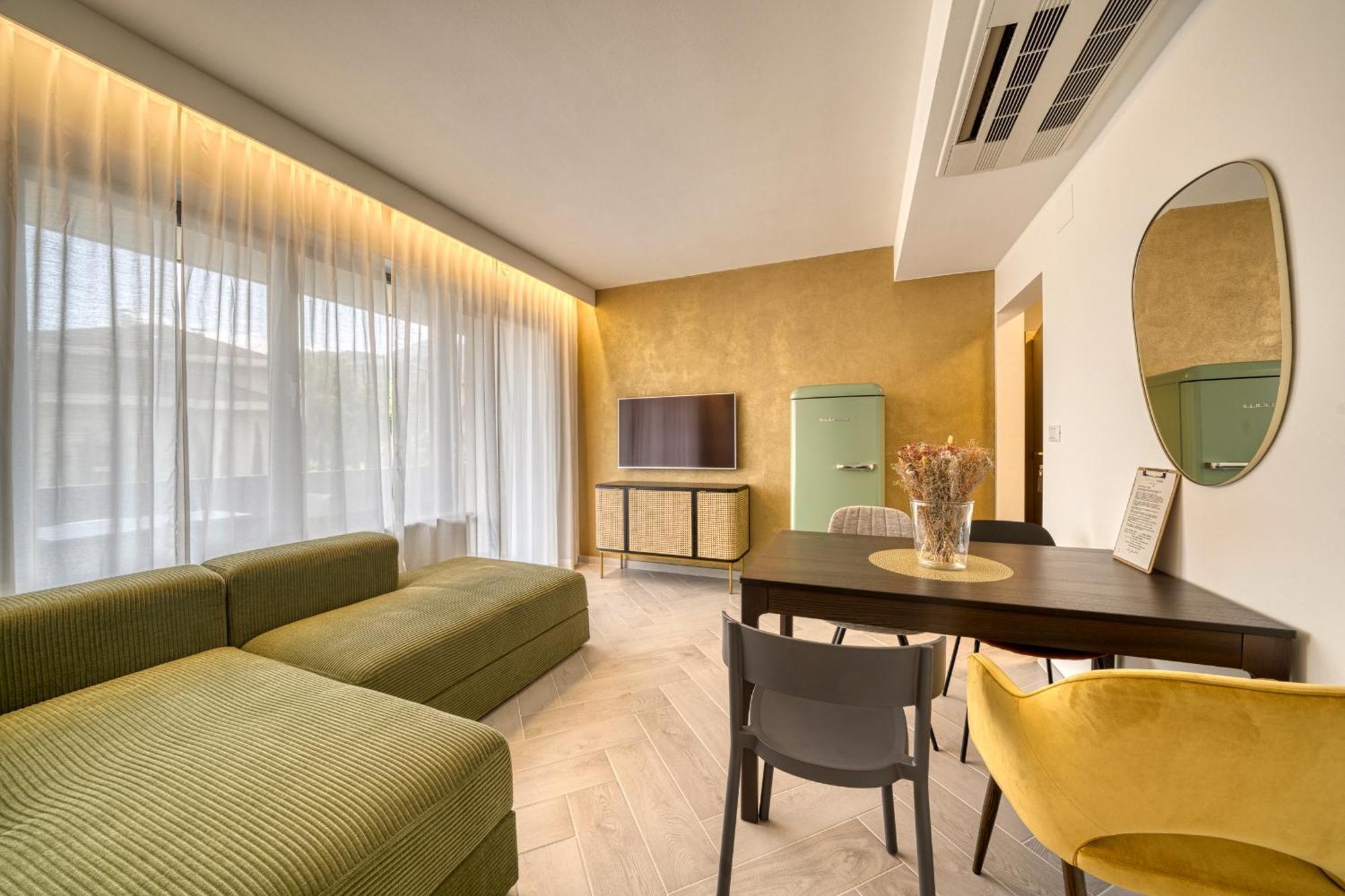 Goldfinger + Suites Lana Esterno foto
