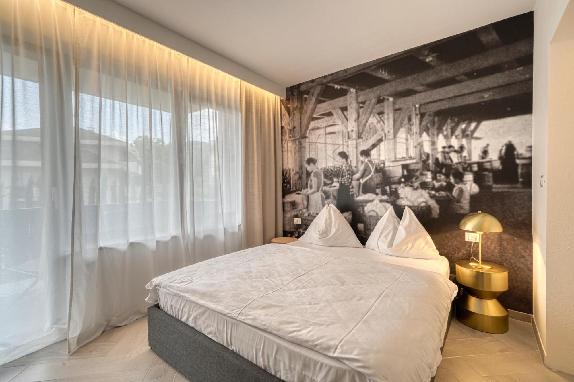 Goldfinger + Suites Lana Esterno foto