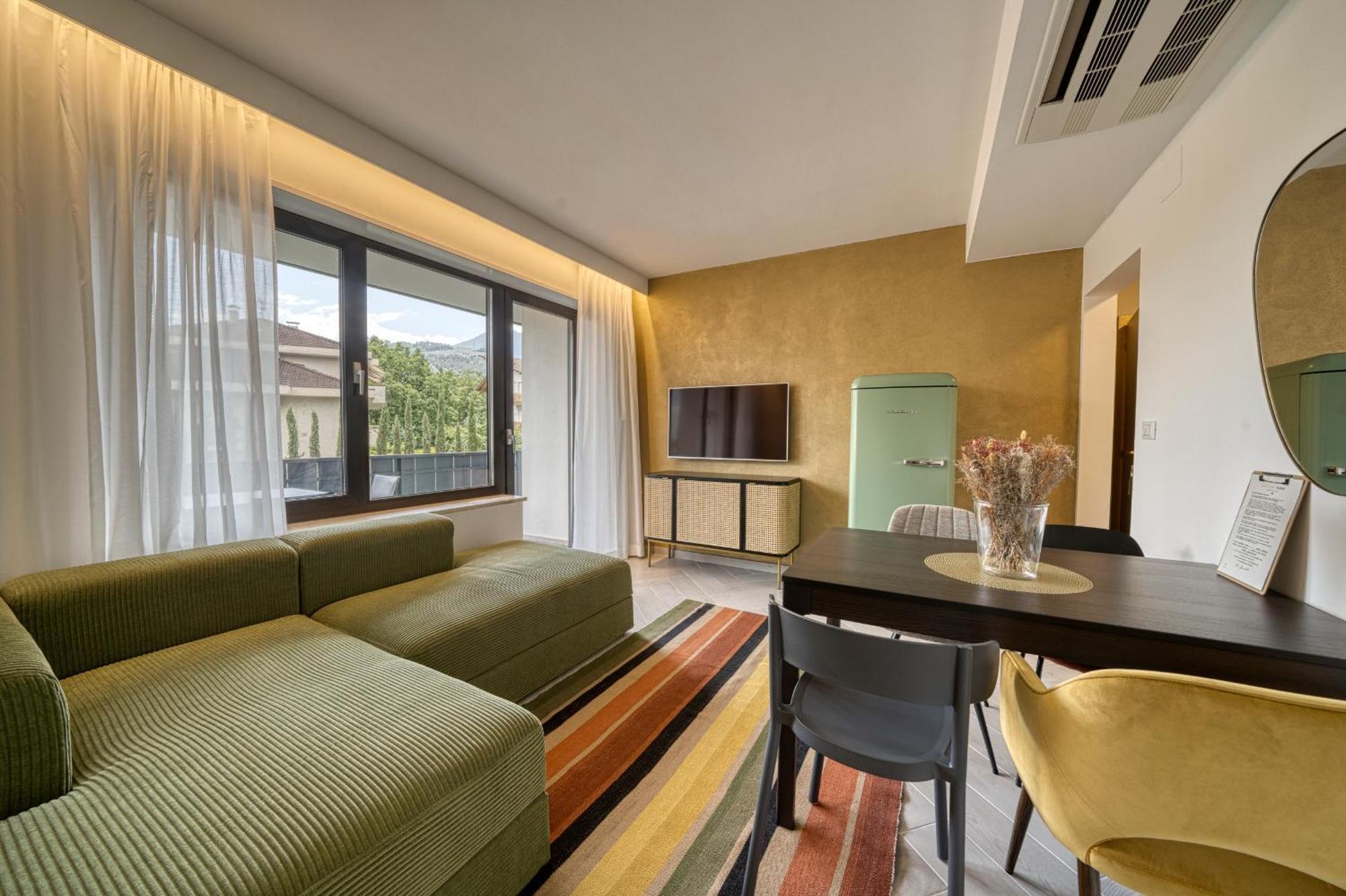 Goldfinger + Suites Lana Esterno foto